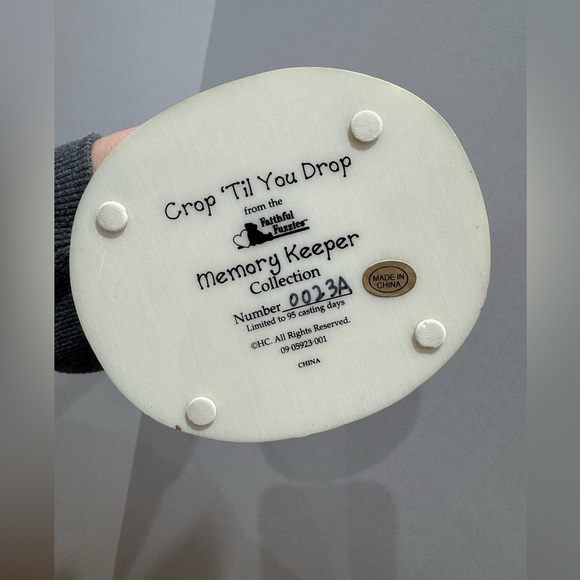 Memory Keeper Crop till you drop Teddy Bear figurine - Picture 9 of 9